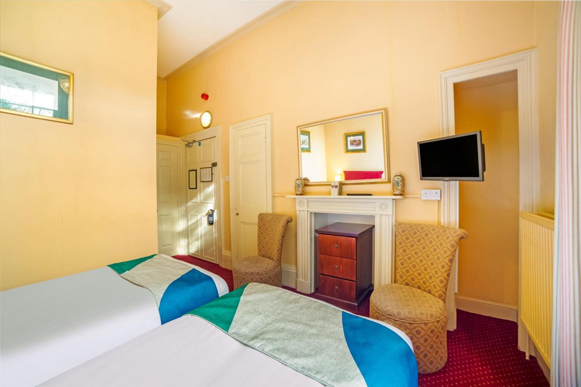 Oyo Bailbrook Lodge, Bath Extérieur photo