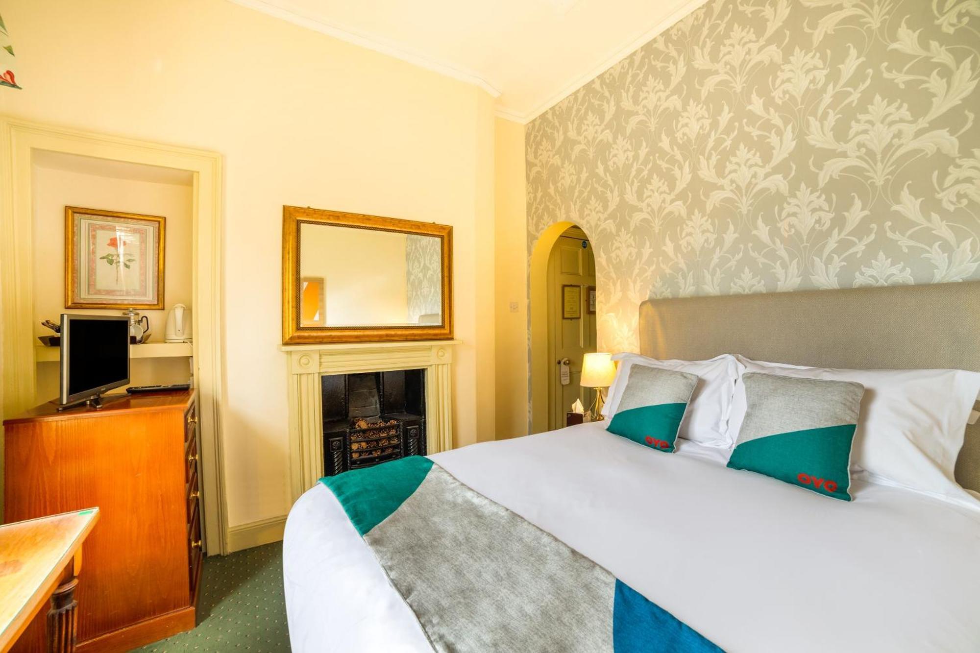 Oyo Bailbrook Lodge, Bath Extérieur photo