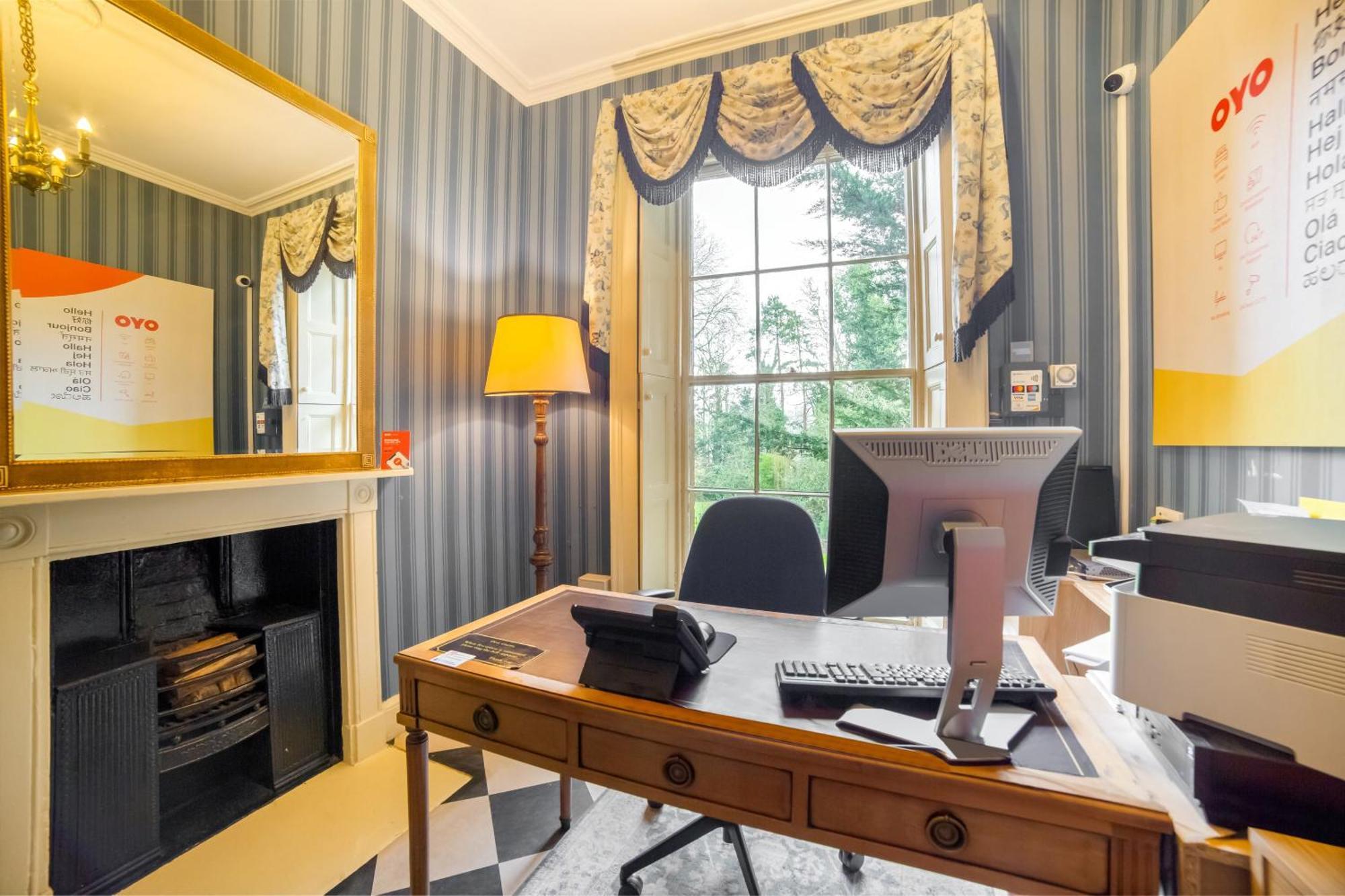 Oyo Bailbrook Lodge, Bath Extérieur photo