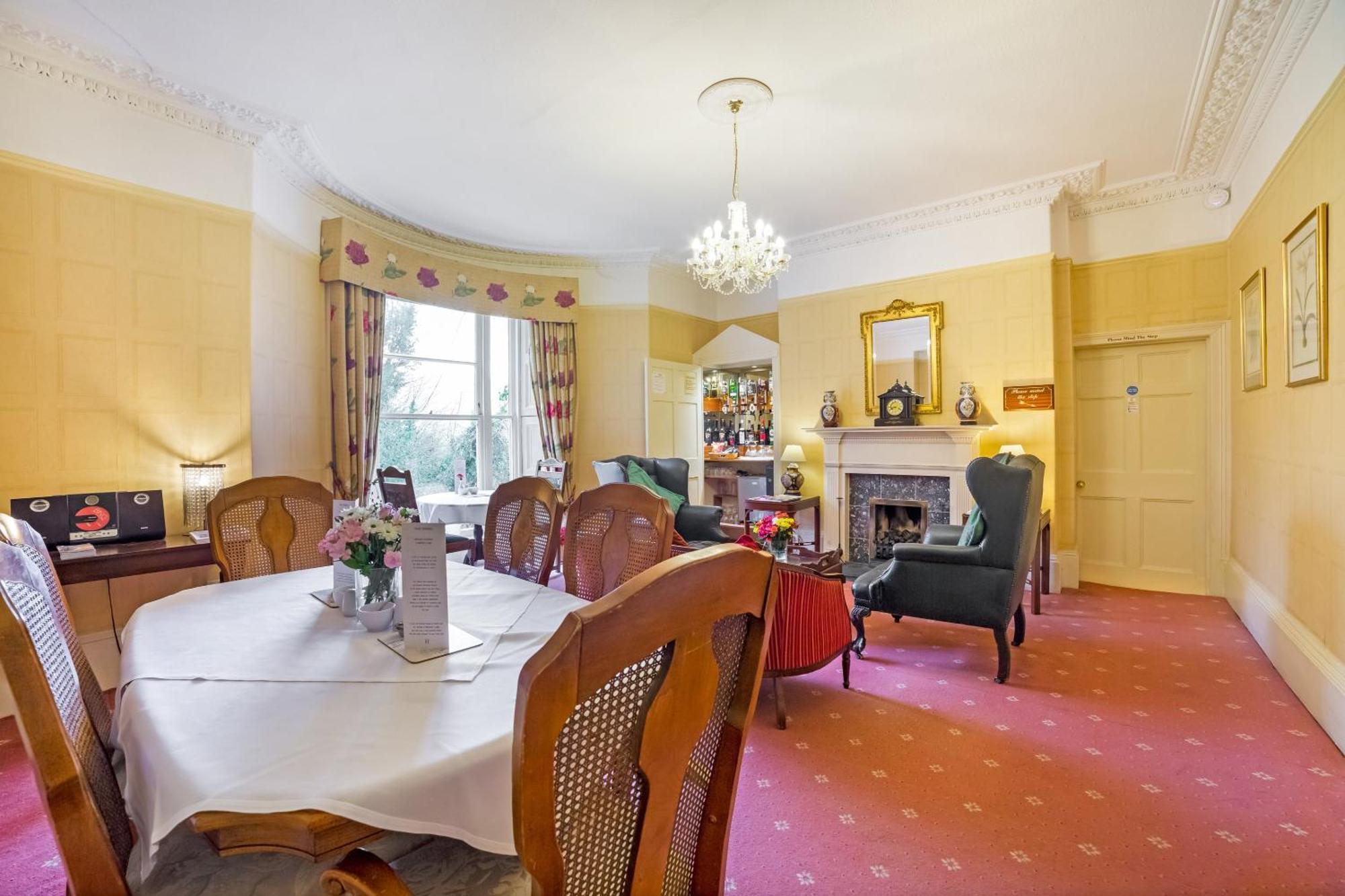 Oyo Bailbrook Lodge, Bath Extérieur photo