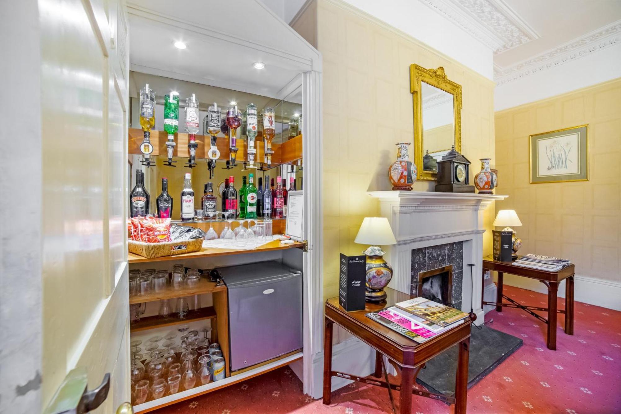 Oyo Bailbrook Lodge, Bath Extérieur photo