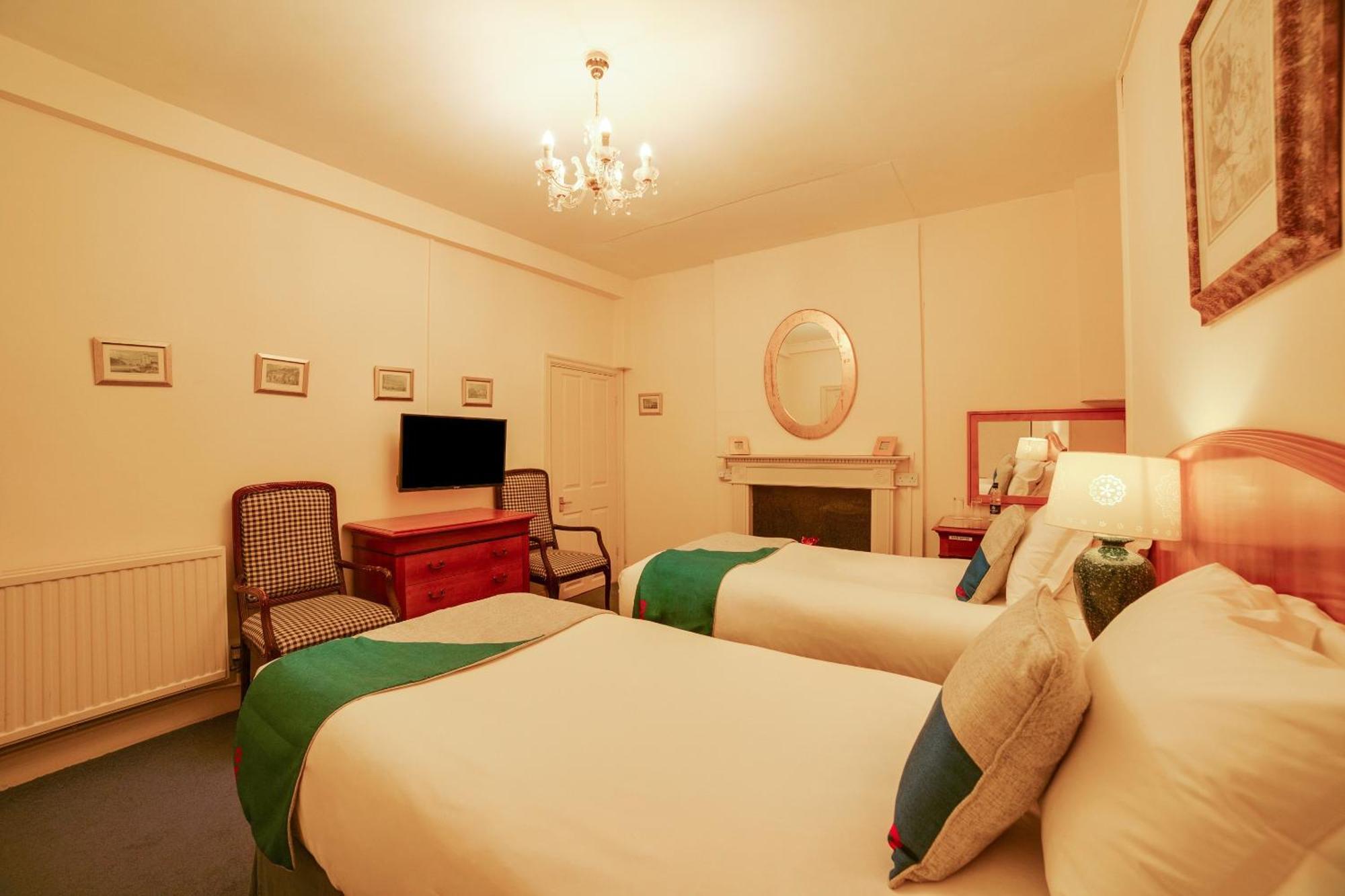 Oyo Bailbrook Lodge, Bath Extérieur photo
