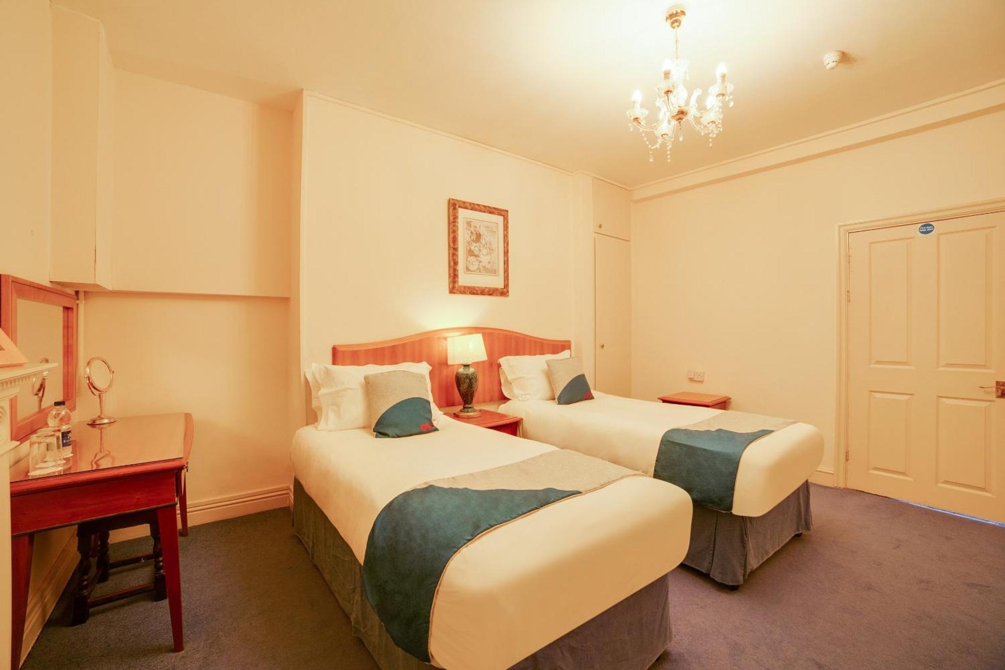 Oyo Bailbrook Lodge, Bath Extérieur photo